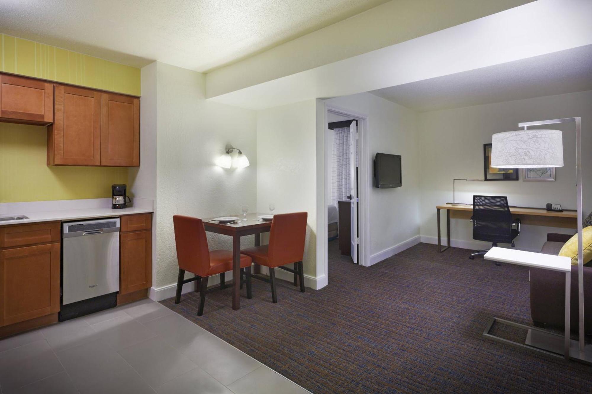 Residence Inn Houston By The Galleria Екстериор снимка