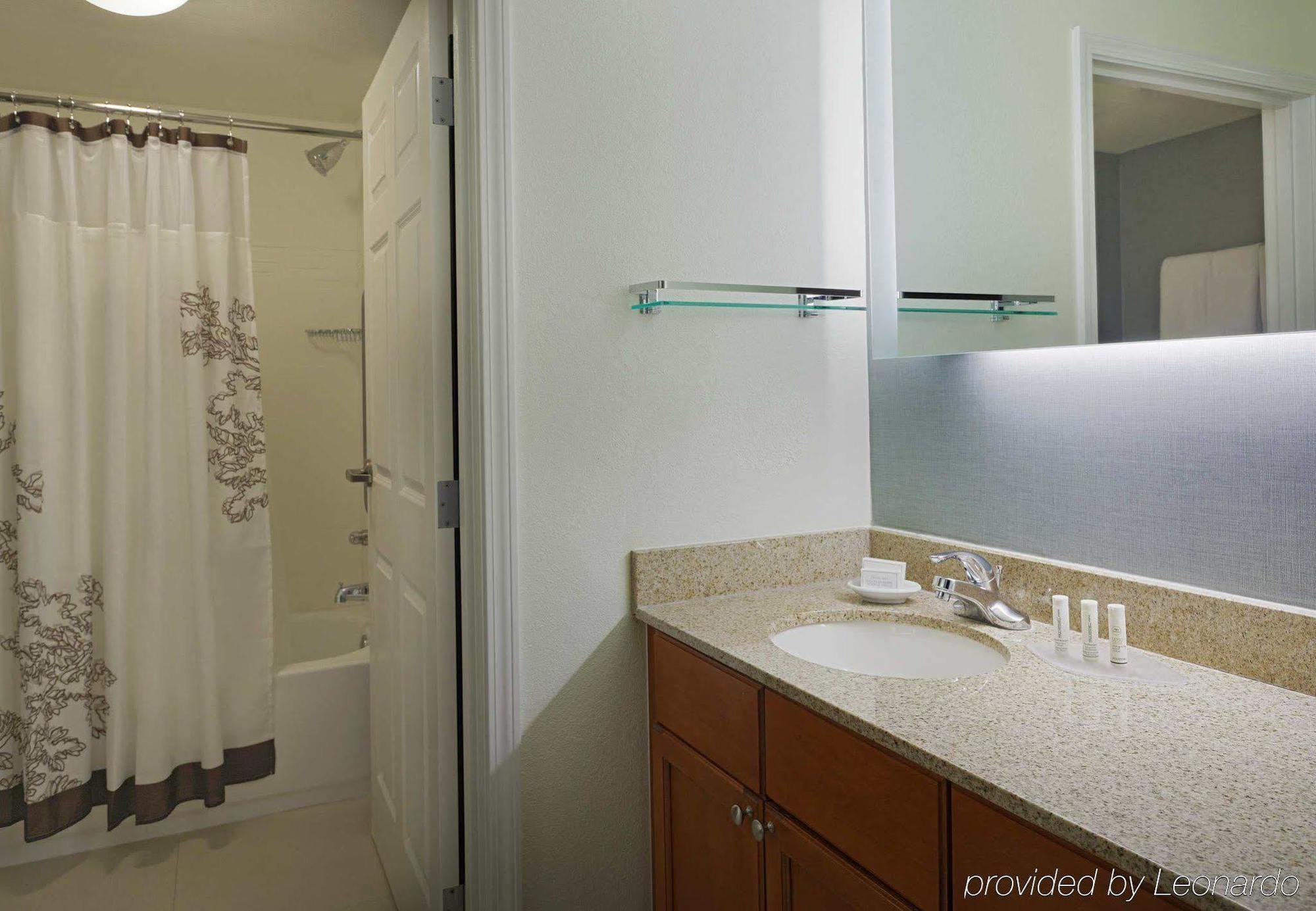 Residence Inn Houston By The Galleria Екстериор снимка